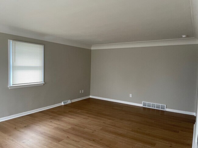 Foto del edificio - 1910 Thornapple Ave