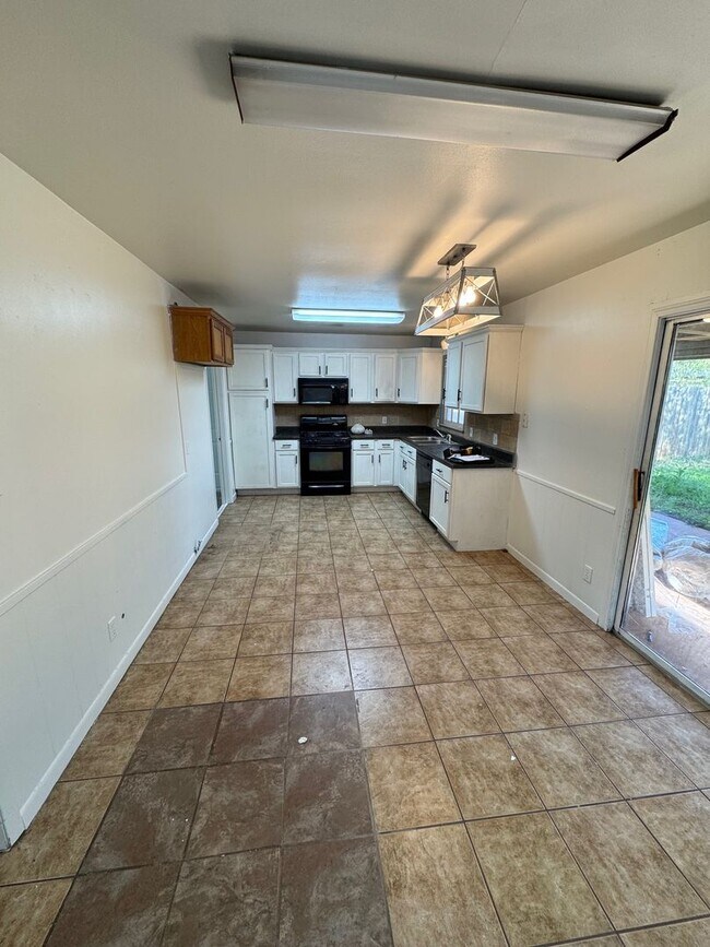 Foto del edificio - 2633 Minter Ln