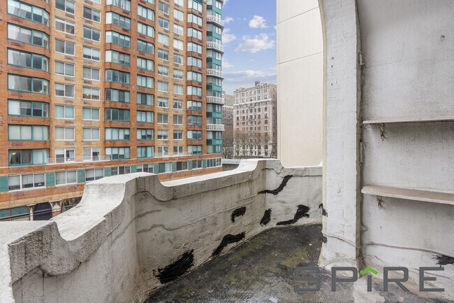 Building Photo - 218 W 72nd St