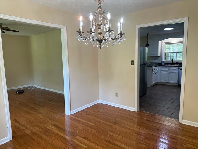 Foto del edificio - 3 bedroom 1.5 bath on Large Lot