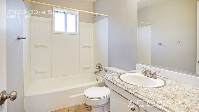 Foto del edificio - 2320 #2 30th Cozy and updated Apartment