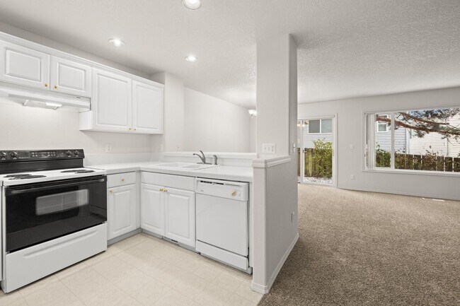 Building Photo - 3 Bed/ 2.5/Bath Must See Home in BETHANY!!