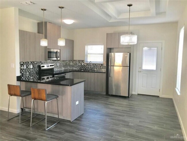 Building Photo - 705 E Myrtle Beach Ave
