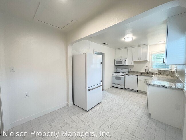 Building Photo - 2 br, 1 bath House - 3301 Rubicon Way