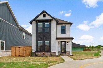 Building Photo - 4206 W Bronco Dr