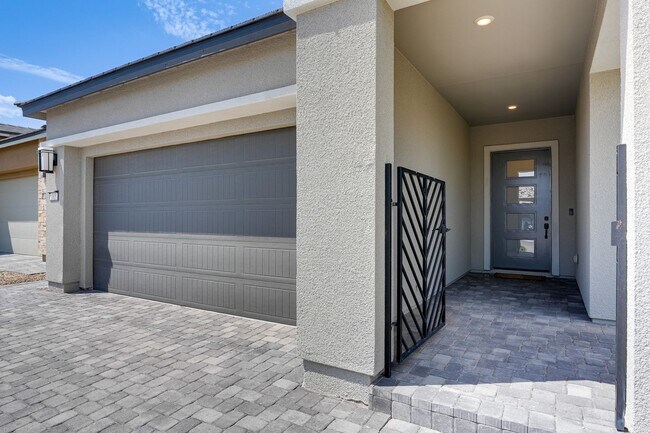 Building Photo - 165 Springbough Ln
