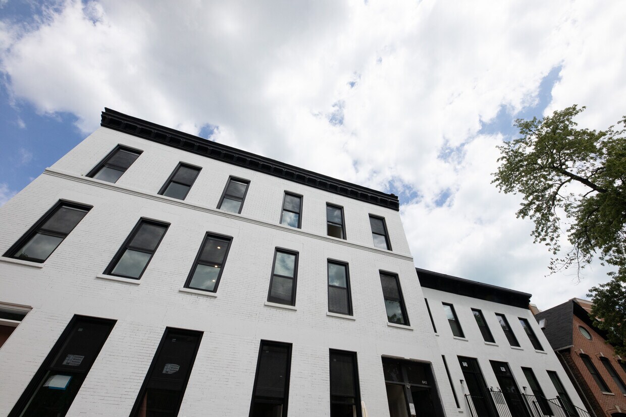 Foto principal - 846 W Altgeld St