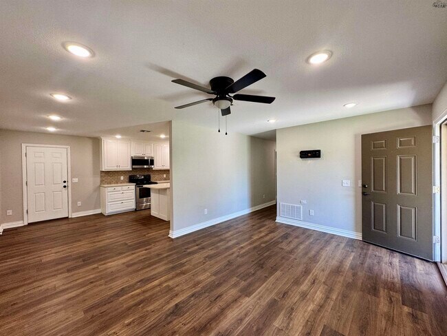 Building Photo - 3208 Northwest Dr