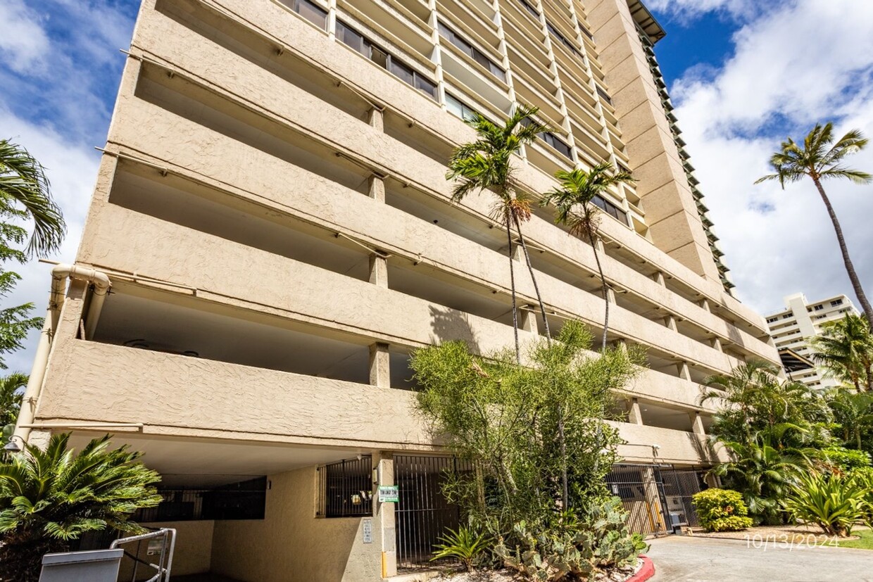 Foto principal - WAIKIKI LIFESTYLE 1BR/1BA/1PKG UNIT IN THE...