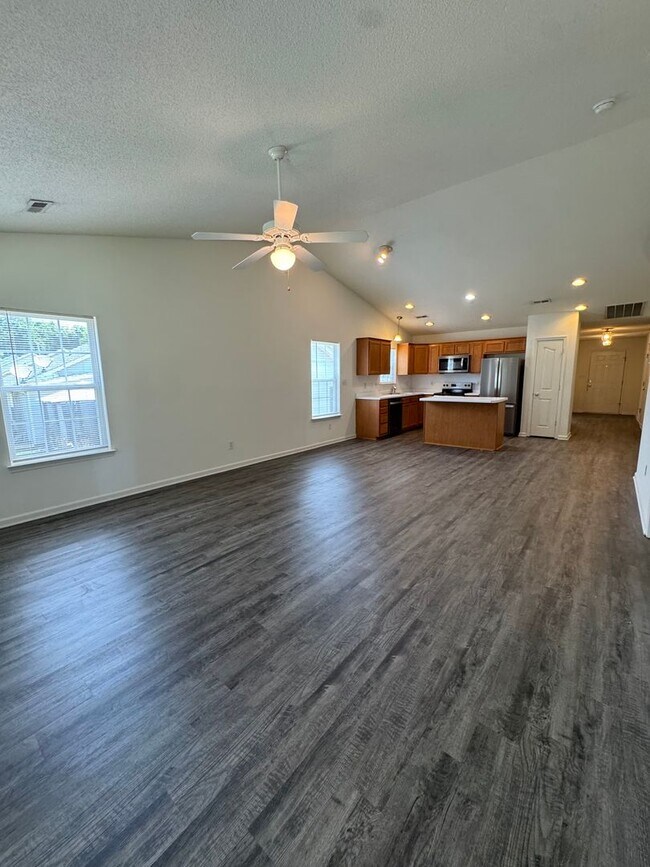 Foto del edificio - 1480SF 3BR 2BA