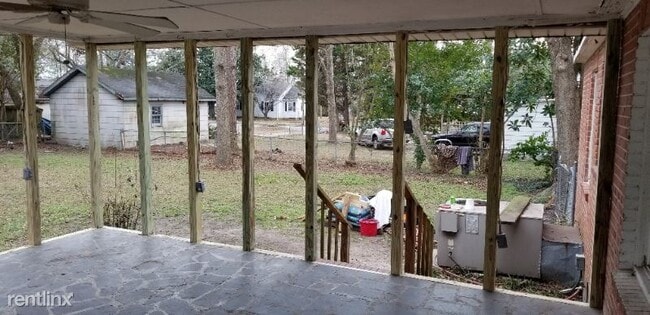 Building Photo - 2 br, 1 bath House - 204 Pine St