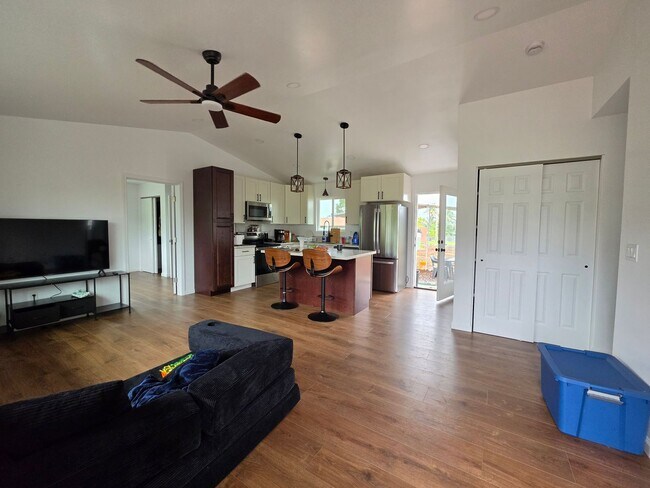 Foto del edificio - Newly Built 3 Bedroom / 2 Bath Home for Rent in Ainaloa Subdivision