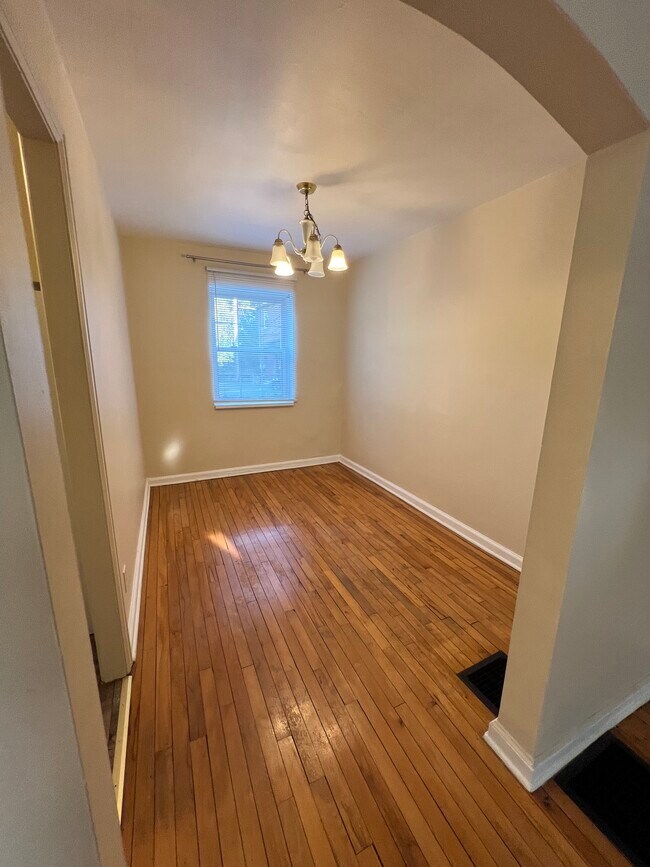 Building Photo - 5784 N High St