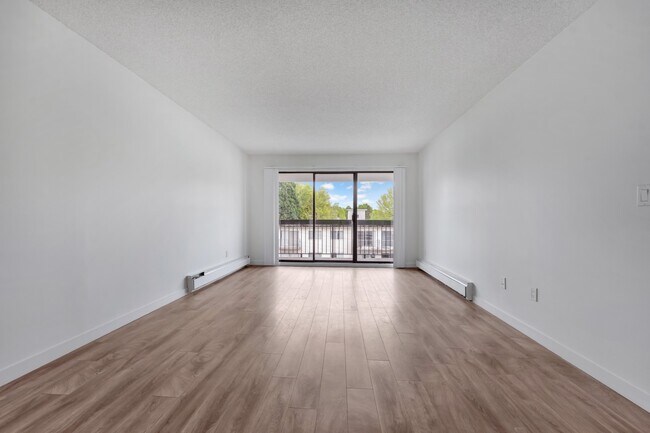 Photo du bâtiment - 8616 Oak Street