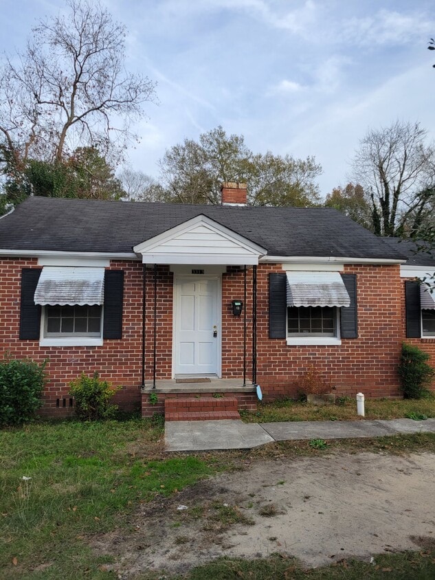 3 BEDROOM HOME WITH A HUGE, FENCED YARD! Apartment for Rent in Macon