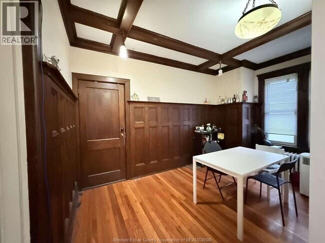 Building Photo - 553 Mill St