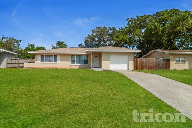 Building Photo - 1440 Overlea St