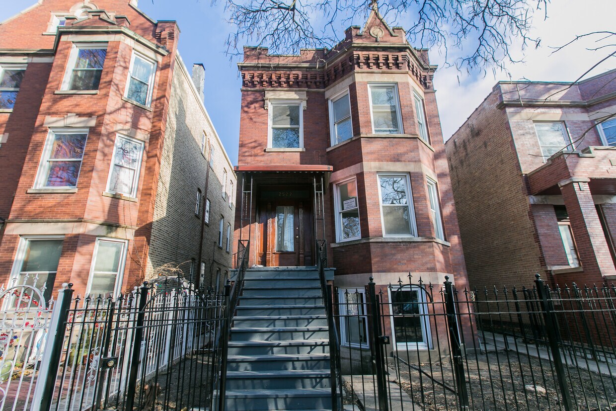 Primary Photo - 2527 S Harding Ave