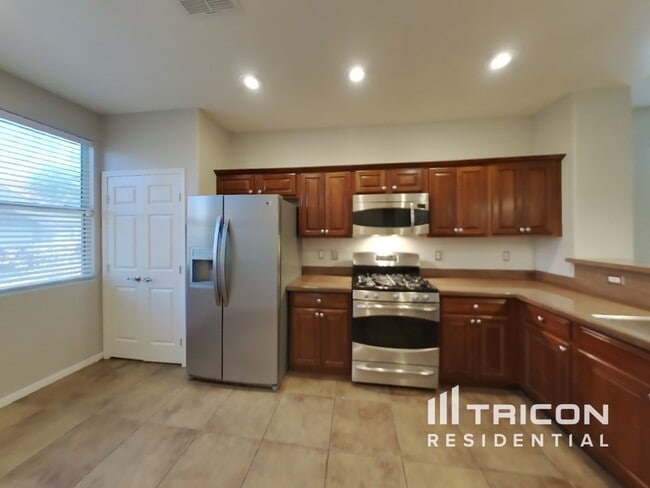 Building Photo - 5947 Varese Dr