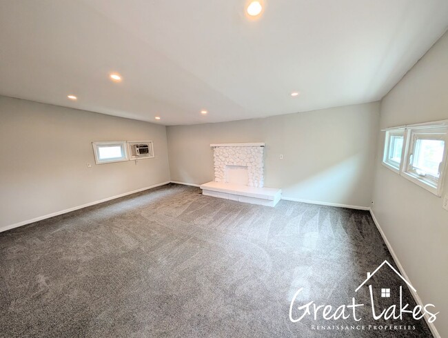 Building Photo - Stunning 2 Bedroom 1 Bathroom now availabl...