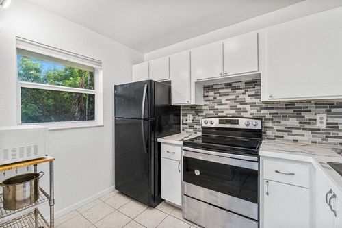 Building Photo - 207 Tropic Isle Dr