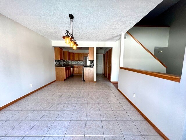 Building Photo - 1172 Rose Dr