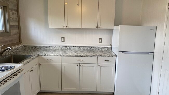 Building Photo - 2 Dakota St