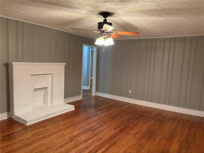 Building Photo - 111 E Belmont Dr