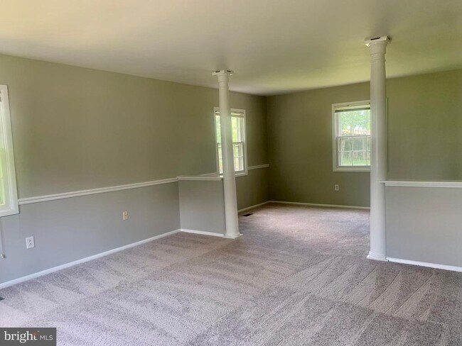 Building Photo - 4360 Majestic Ln