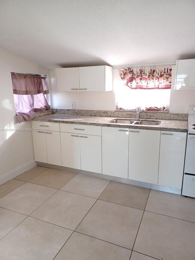 3378 NW 17th Ct photo'