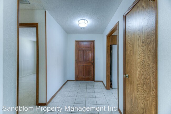 Building Photo - 3 br, 2 bath House - 6955 E 78th Street