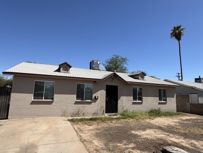 Photo - 6847 W Mariposa St House