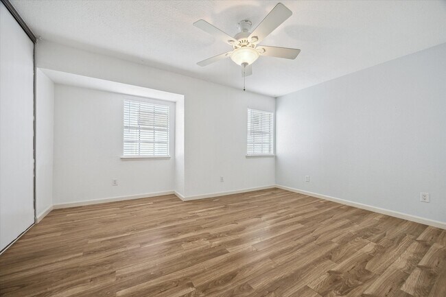 Foto del edificio - 5807 Beverly Hill St