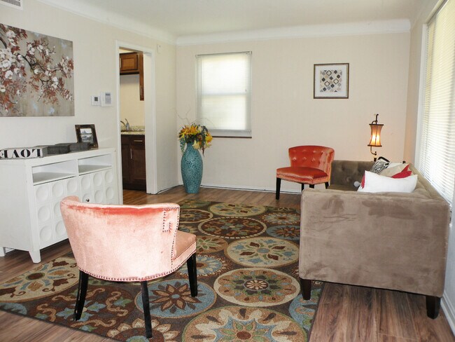Foto del edificio - 4 Bedroom Bungalow for Rent! Euclid, Ohio