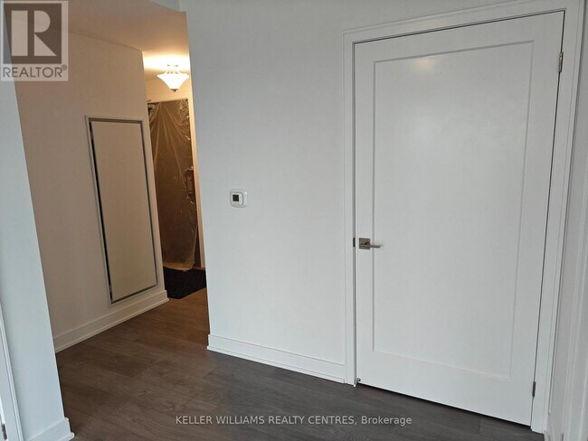 Photo du bâtiment - 705 Davis Dr