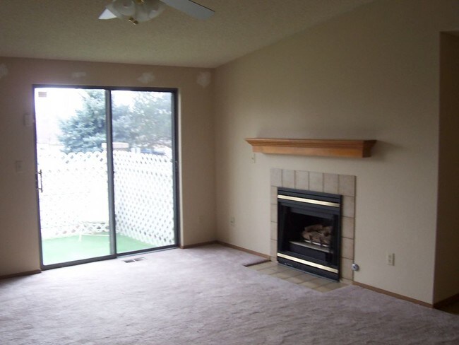 Building Photo - 9147 W Cedar Dr