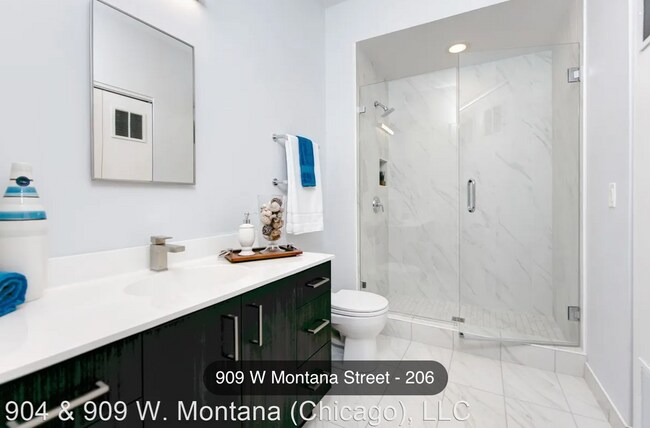 Building Photo - 909 W Montana St