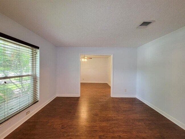 Foto del edificio - 15618 Tumbling Rapids Dr