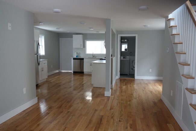 Building Photo - MOVE INTO A NEWLY RENOVATED--3 Bedroom, 2 ...