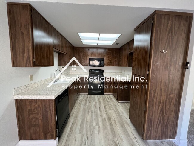 Foto del edificio - Spacious Carmichael 3bd/1.5ba Condo near M...