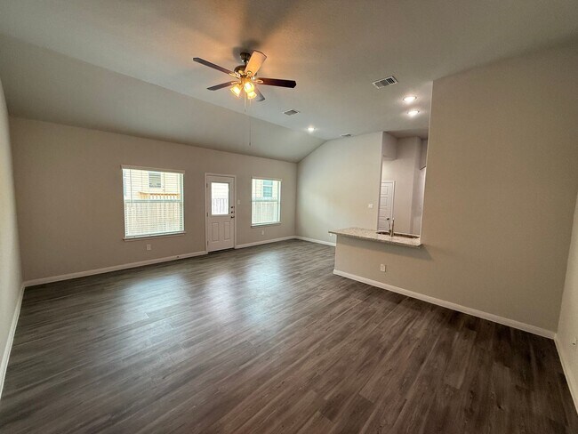 Foto del edificio - 3bd 2ba Prime Location