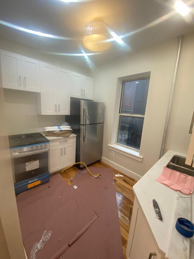Building Photo - 525 Dahill Rd
