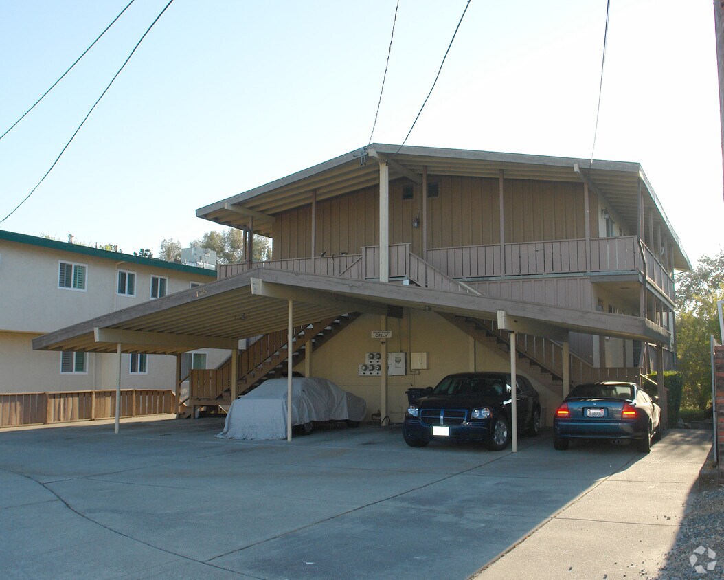 Building Photo - 138 Village Ct