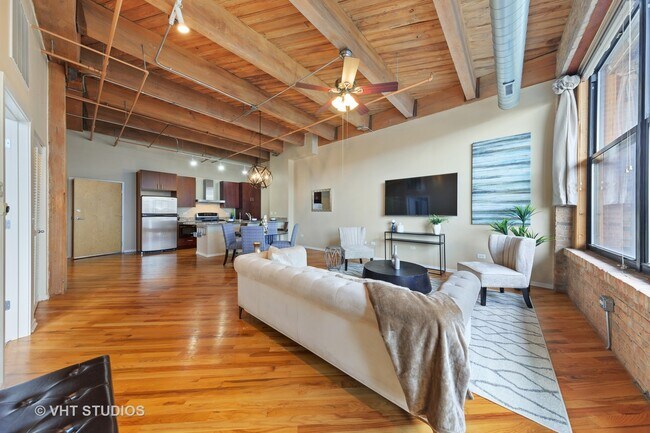 Foto del edificio - 1040 W Adams St