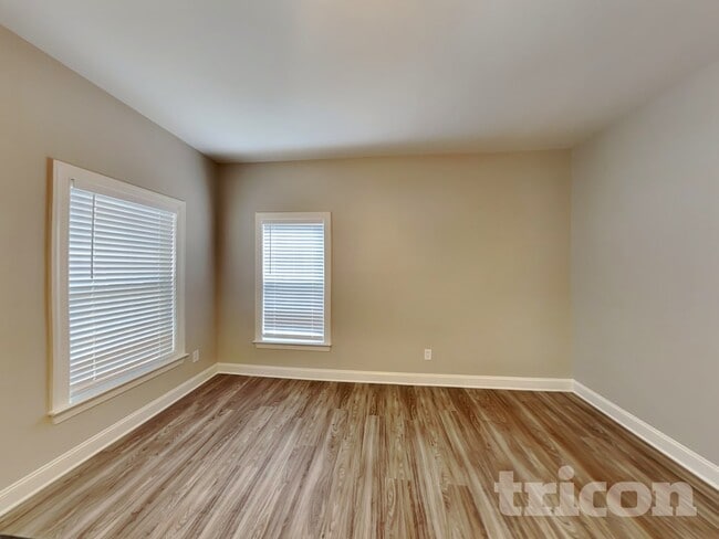 Building Photo - 1100 Bungalow Dr