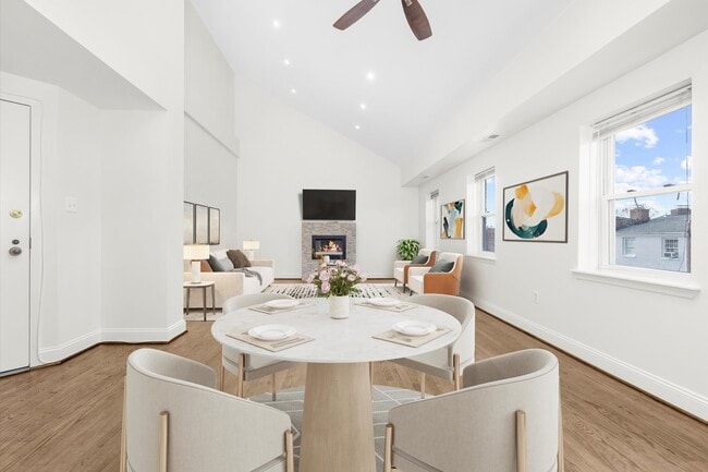 Building Photo - 723 S Charles St