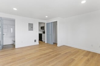 Building Photo - 1407 W Marina Dr