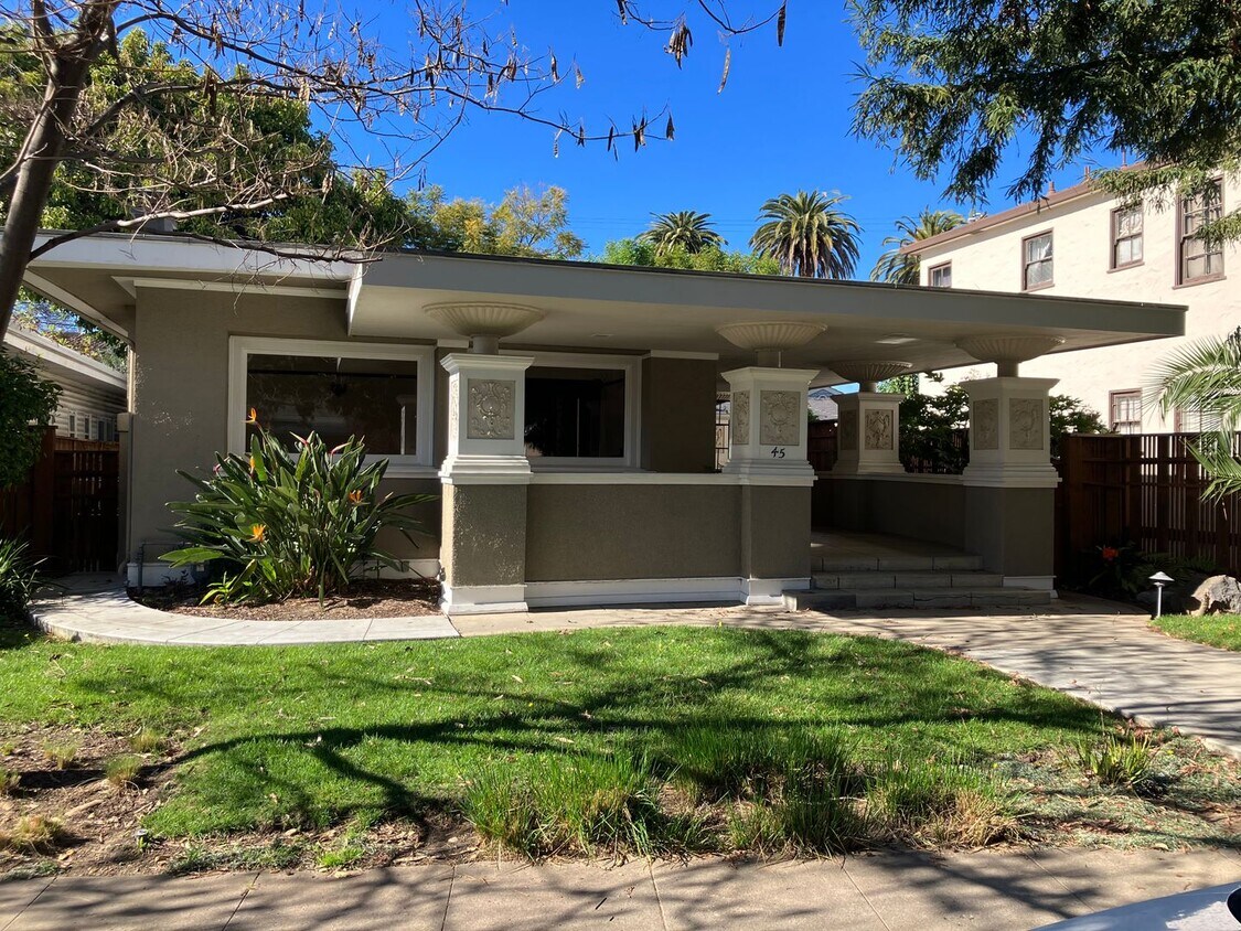 Foto principal - Charming Craftsman 2-Bedroom Home with Upd...