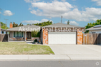 Building Photo - 883 El Capitan Ave