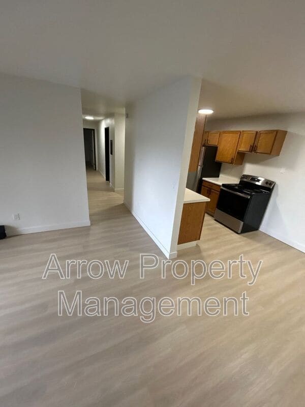 Building Photo - 215 E Arbor Ave